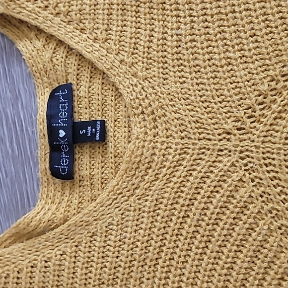 Yellow Sweater - Picture 4 of 5